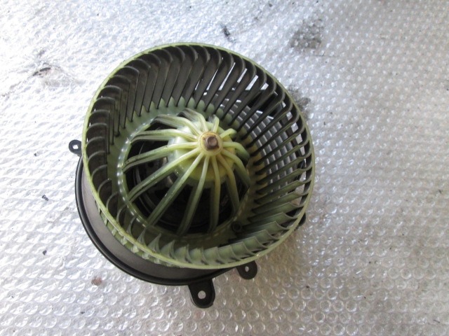 VENTILATOR  KABINE  OEM N. 8D1819021B ORIGINAL REZERVNI DEL VOLKSWAGEN PASSAT B5 3B2 3B5 BER/SW (08/1996 - 11/2000)DIESEL LETNIK 1999