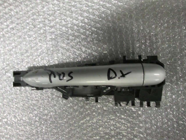 ZUNANJA KLJUKA ZADNJA DESNA VRATA OEM N. 7701474437 ORIGINAL REZERVNI DEL RENAULT MEGANE MK2 BM0/1 CM0/1 EM0/1 KM0/1 LM0/1 BER/GRANDTOUR  (10/2002 - 02/2006) DIESEL LETNIK 2006