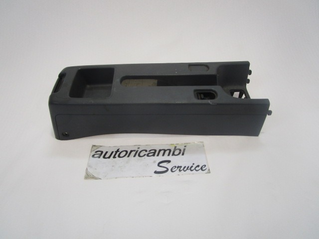 PLASTIKA MED SEDEZI BREZ NASLONJALA ROK OEM N. FHS100690LPZ ORIGINAL REZERVNI DEL ROVER 400 RT MK2 (1995 - 1999) BENZINA LETNIK 1998