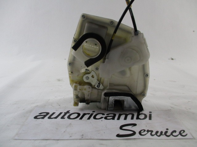 CENTRALNO ZAKLEPANJE ZADNJIH DESNIH VRAT OEM N. 82301-62J14-000 ORIGINAL REZERVNI DEL SUZUKI SWIFT MZ EZ MK3 (2004 - 2010) DIESEL LETNIK 2008