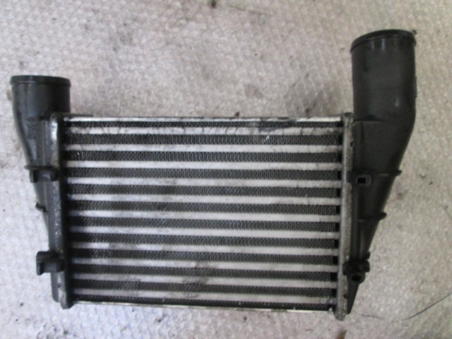 HLADILNIK INTERCOOLER OEM N. 581458056 ORIGINAL REZERVNI DEL AUDI A6 C5 4B 4B5 4B2 BER/SW (1997 - 2001) DIESEL LETNIK 2001