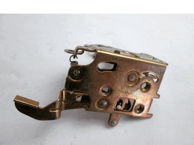 CENTRALNO ZAKLEPANJE PREDNIH LEVIH VRAT OEM N. 71172 ORIGINAL REZERVNI DEL LANCIA THEMA 834 MK1 (1984 - 1988)BENZINA LETNIK 1988