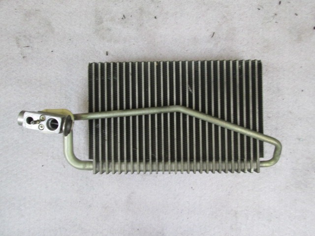 GRELEC RADIATORJA OEM N. A2098300158 ORIGINAL REZERVNI DEL MERCEDES CLASSE C CL203 SPORTCOUPE (2000 - 2008)DIESEL LETNIK 2004