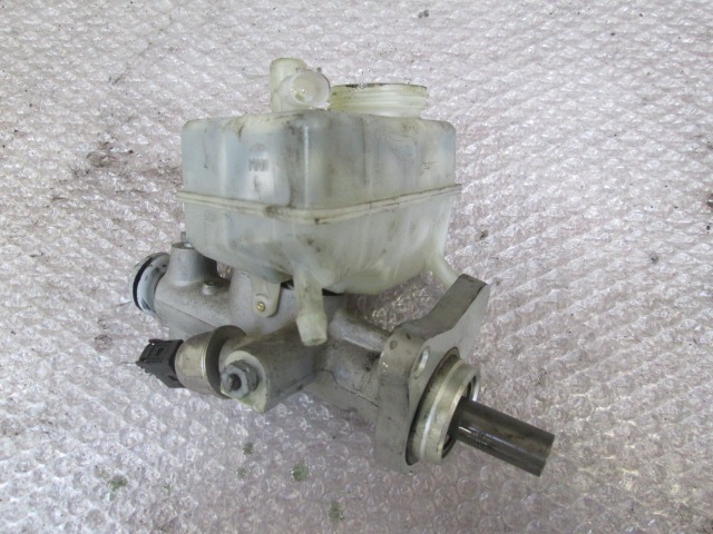 ZAVORNI CILINDER OEM N. 54309601 ORIGINAL REZERVNI DEL MERCEDES CLASSE C CL203 SPORTCOUPE (2000 - 2008)DIESEL LETNIK 2004