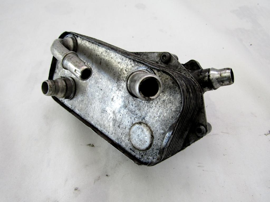 EGR VENTIL/IZMENJALNIK OEM N. 7521064 ORIGINAL REZERVNI DEL BMW SERIE 3 BER/SW/COUPE/CABRIO E90/E91/E92/E93 (2005 -2009) DIESEL LETNIK 2006