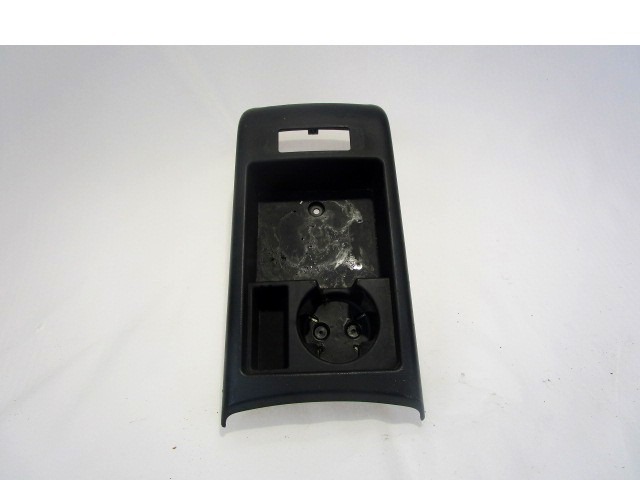 SREDINSKA KONZOLA  OEM N. 4F0863244B ORIGINAL REZERVNI DEL AUDI A6 C6 4F2 4FH 4F5 BER/SW/ALLROAD (07/2004 - 10/2008) DIESEL LETNIK 2005