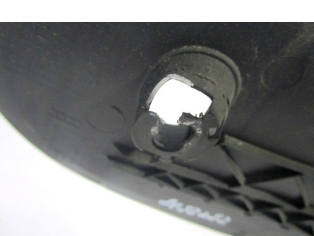 PLASTIKA MED SEDEZI BREZ NASLONJALA ROK OEM N. 4F1863241B ORIGINAL REZERVNI DEL AUDI A6 C6 4F2 4FH 4F5 BER/SW/ALLROAD (07/2004 - 10/2008) DIESEL LETNIK 2005