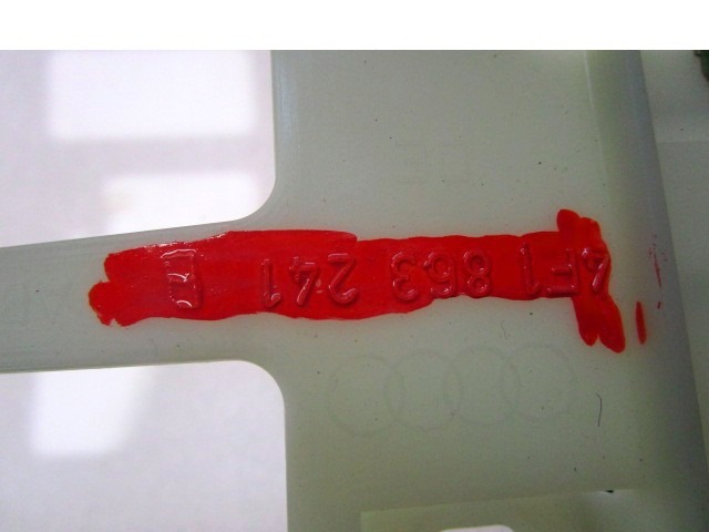 PLASTIKA MED SEDEZI BREZ NASLONJALA ROK OEM N. 4F1863241B ORIGINAL REZERVNI DEL AUDI A6 C6 4F2 4FH 4F5 BER/SW/ALLROAD (07/2004 - 10/2008) DIESEL LETNIK 2005