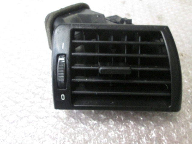 ODVOD ZRAKA OEM N. 64228203881 ORIGINAL REZERVNI DEL BMW SERIE 3 E46 BER/SW/COUPE/CABRIO LCI R (2002 - 2005) BENZINA LETNIK 2002