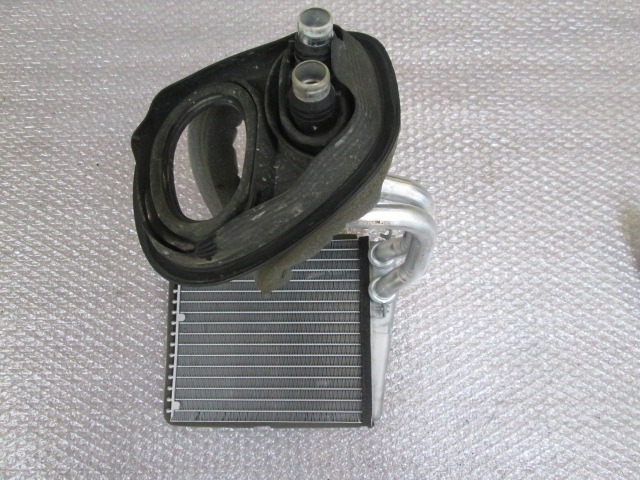 GRELEC RADIATORJA OEM N. 1K0819031 ORIGINAL REZERVNI DEL AUDI A3 MK2 8P 8PA 8P1 (2003 - 2008)DIESEL LETNIK 2006