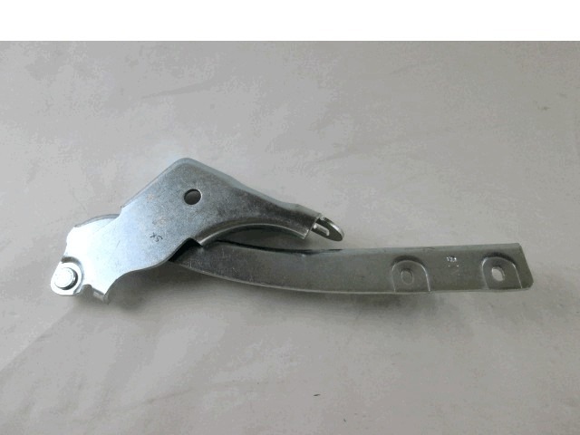 PANTI POKROVA MOTORJA OEM N. 51761347 ORIGINAL REZERVNI DEL FIAT GRANDE PUNTO 199 (2005 - 2012) DIESEL LETNIK 2009