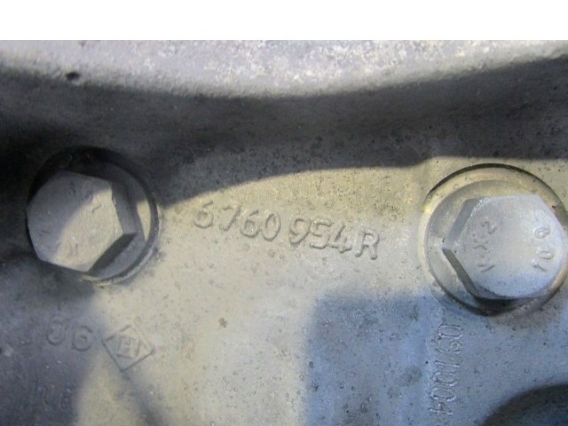 VRTLJIVI LEZAJ DESNO / PESTO KOLESA Z LEZAJEM SPREDAJ OEM N. 31216760954 ORIGINAL REZERVNI DEL BMW SERIE 5 E60 E61 (2003 - 2010) DIESEL LETNIK 2004