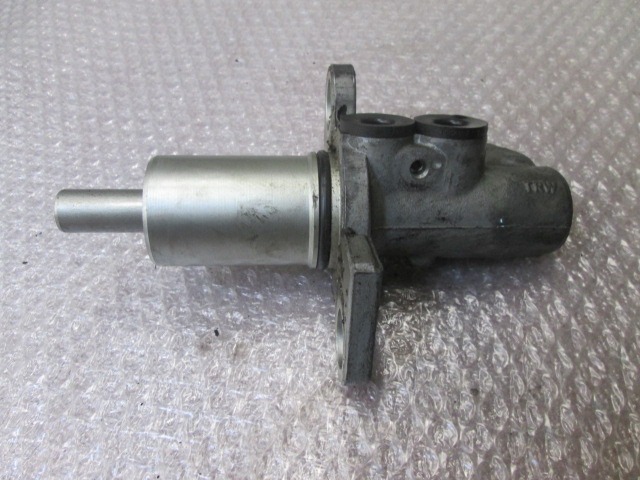 ZAVORNI CILINDER OEM N. 8D0611021B ORIGINAL REZERVNI DEL AUDI A6 C5 R 4B5 4B2 BER/SW/ALLROAD (2001 - 2004)DIESEL LETNIK 2002