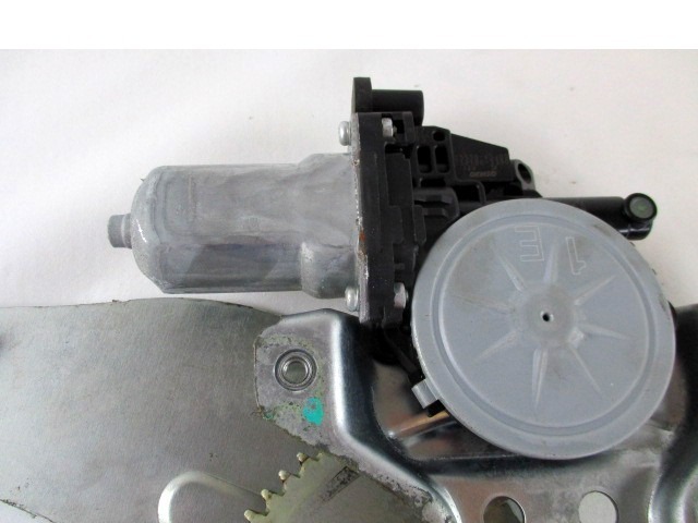 MEHANIZEM DVIGA ZADNJIH STEKEL  OEM N. 83460-63J00 ORIGINAL REZERVNI DEL SUZUKI SWIFT MZ EZ MK3 (2004 - 2010) BENZINA LETNIK 2009