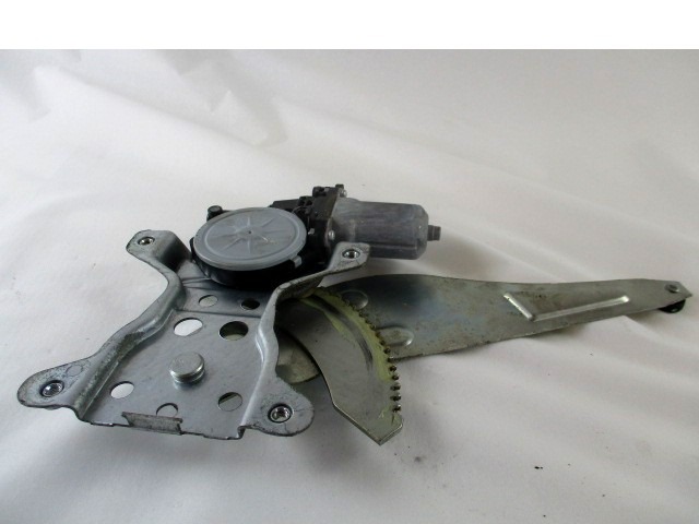 MEHANIZEM DVIGA ZADNJIH STEKEL  OEM N. 83560-63J00 ORIGINAL REZERVNI DEL SUZUKI SWIFT MZ EZ MK3 (2004 - 2010) BENZINA LETNIK 2009