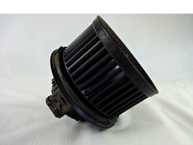 VENTILATOR  KABINE  OEM N. 130115551 ORIGINAL REZERVNI DEL FORD FIESTA CB1 CNN MK6 (09/2008 - 11/2012) BENZINA/GPL LETNIK 2009