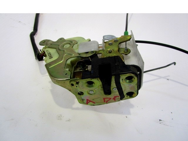 CENTRALNI ZAKLEP SPREDNJIH VRAT  OEM N. LC6458310E ORIGINAL REZERVNI DEL MAZDA MPV LW MK2 (1999 - 2006) DIESEL LETNIK 2004