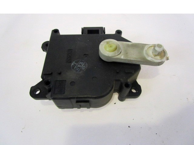 MOTORCEK OGREVANJA OEM N. 063700-8040 ORIGINAL REZERVNI DEL MAZDA MPV LW MK2 (1999 - 2006) DIESEL LETNIK 2002