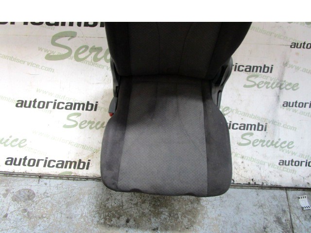 TRETJA VRSTA ENOJNI SEDEZ BLAGO OEM N. 23PSTMZMPVLWMK2MV5P ORIGINAL REZERVNI DEL MAZDA MPV LW MK2 (1999 - 2006) DIESEL LETNIK 2002