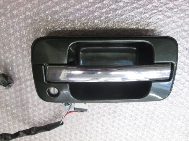 ZUNANJA KLJUKA SPREDNJA DESNA VRATA OEM N. PPE  ORIGINAL REZERVNI DEL ISUZU TROOPER MK3 (2001 - 2003) DIESEL LETNIK 2001