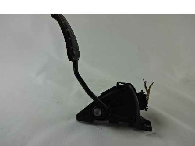 PEDALI OEM N. 7700314525 ORIGINAL REZERVNI DEL RENAULT MASTER JD FD ED HD UD MK2 R (2003 - 2010) DIESEL LETNIK 2007