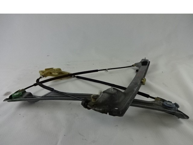 MEHANIZEM VETROBRANSKEGA STEKLA PREDNJIH VRAT OEM N. 807010002R ORIGINAL REZERVNI DEL RENAULT LAGUNA BT0/1 KT0/1 MK3 BER/SW (10/2007 - 08/2010) DIESEL LETNIK 2008