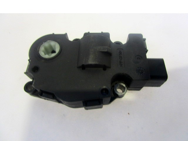 MOTORCEK OGREVANJA OEM N. CZ113930-071 ORIGINAL REZERVNI DEL BMW SERIE 3 BER/SW/COUPE/CABRIO E90/E91/E92/E93 (2005 -2009) DIESEL LETNIK 2005