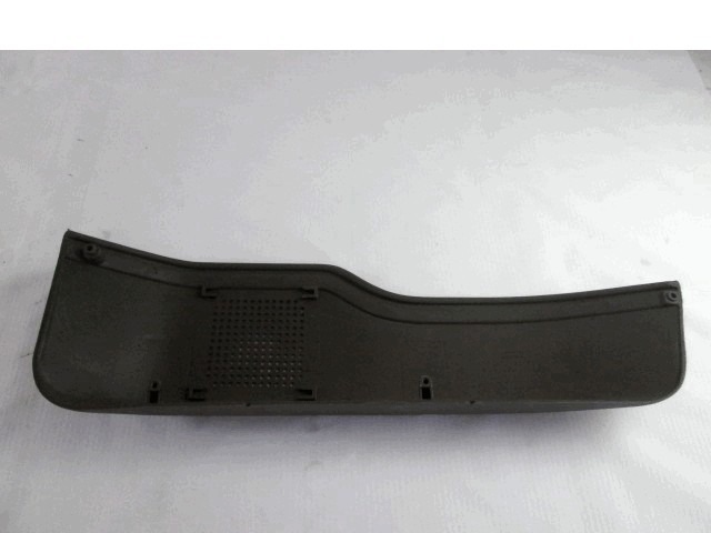 OKRASNE LETVICE VRAT  OEM N.  ORIGINAL REZERVNI DEL FIAT UNO 146 MK1 (1983 -1989)BENZINA LETNIK 1983