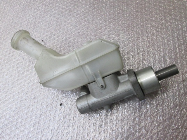 ZAVORNI CILINDER OEM N. 46090AX711 ORIGINAL REZERVNI DEL NISSAN MICRA K12 K12E MK3 (2002 - 2010) DIESEL LETNIK 2007