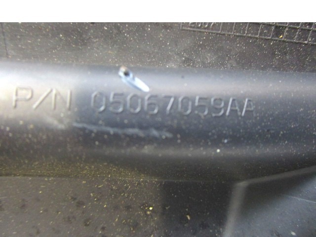 RE?ETKA POD VETROBRANSKIM STEKLOM OEM N. 05067059AA ORIGINAL REZERVNI DEL CHRYSLER PT CRUISER PT (2000 - 2010) BENZINA LETNIK 2001