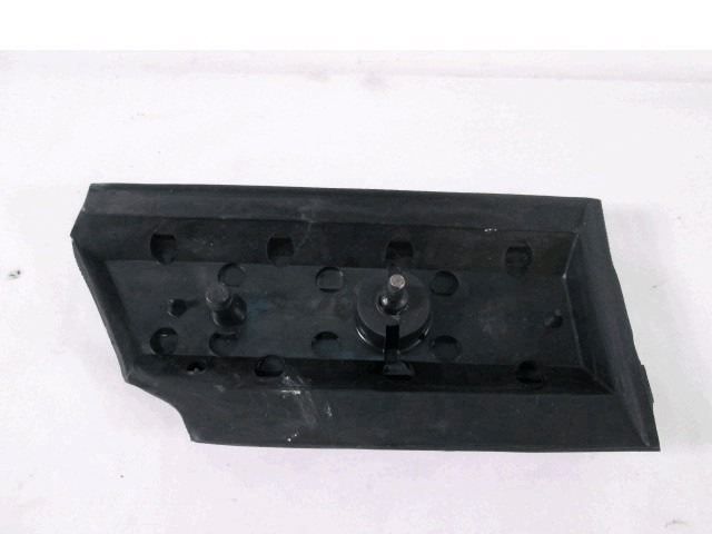 ZUNANJI PROFILI IN LETVE OEM N. 4423018 ORIGINAL REZERVNI DEL FIAT 126 (1972 - 1991)BENZINA LETNIK 1976