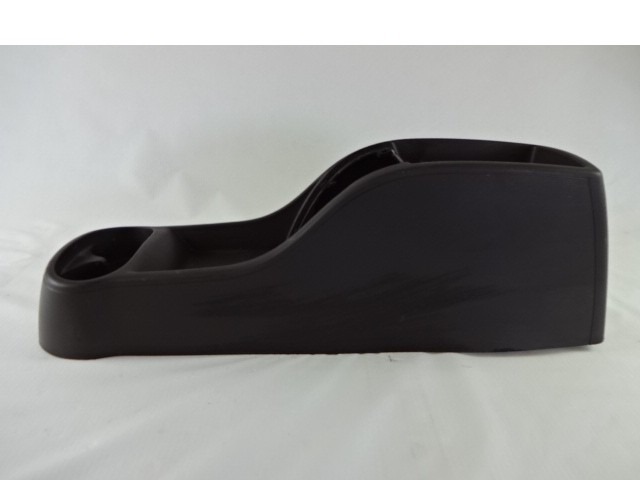 PLASTIKA MED SEDEZI BREZ NASLONJALA ROK OEM N. 735384991 ORIGINAL REZERVNI DEL LANCIA MUSA 350 (2004 - 2007) DIESEL LETNIK 2005