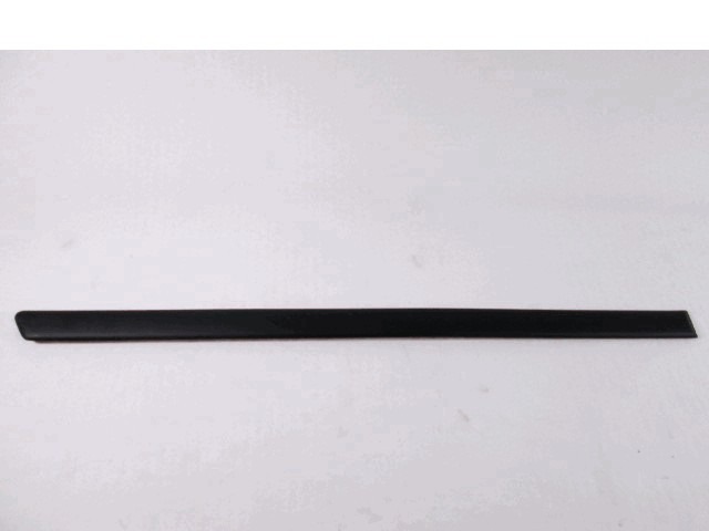 ZUNANJI PROFILI IN LETVE OEM N. 172743 ORIGINAL REZERVNI DEL VOLKSWAGEN GOLF IV 1J1 1E7 1J5 MK4 BER/SW (1998 - 2004) DIESEL LETNIK 1998