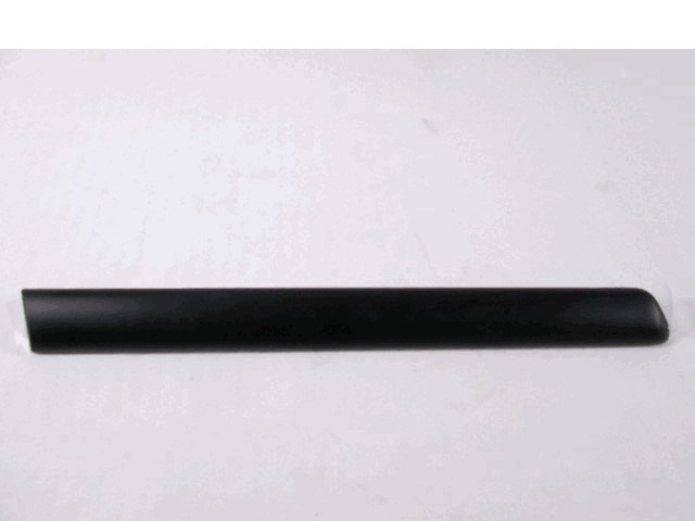 ZUNANJI PROFILI IN LETVE OEM N. 1J3853536 ORIGINAL REZERVNI DEL VOLKSWAGEN GOLF IV 1J1 1E7 1J5 MK4 BER/SW (1998 - 2004) DIESEL LETNIK 1998