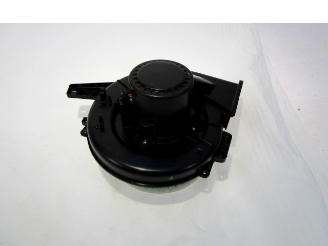 VENTILATOR  KABINE  OEM N. 6R1819015 ORIGINAL REZERVNI DEL AUDI A1 8X 8X1 8XF (2010 - 2015)BENZINA LETNIK 2014