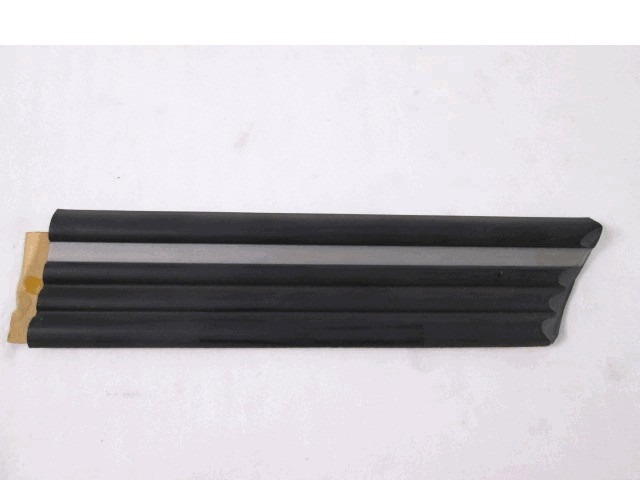 ZUNANJI PROFILI IN LETVE OEM N.  ORIGINAL REZERVNI DEL OPEL KADETT E (1984 - 1991)BENZINA LETNIK 1985