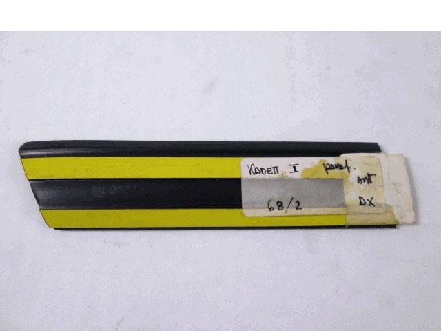 ZUNANJI PROFILI IN LETVE OEM N.  ORIGINAL REZERVNI DEL OPEL KADETT E (1984 - 1991)BENZINA LETNIK 1985