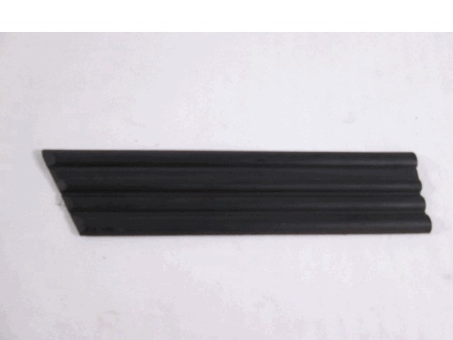 ZUNANJI PROFILI IN LETVE OEM N.  ORIGINAL REZERVNI DEL OPEL KADETT E (1984 - 1991)BENZINA LETNIK 1985