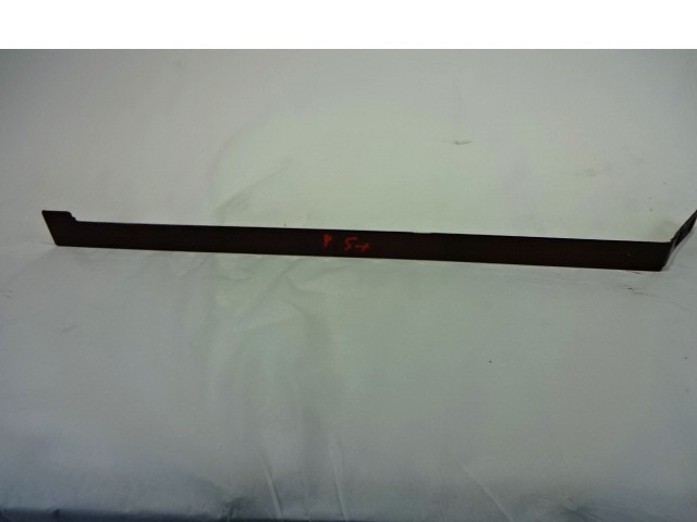 ZUNANJI PROFILI IN LETVE OEM N. 13282883 ORIGINAL REZERVNI DEL VOLKSWAGEN CADDY 2KB 2KJ 2CB 2CJ MK3 (2004 - 2010)DIESEL LETNIK 2012