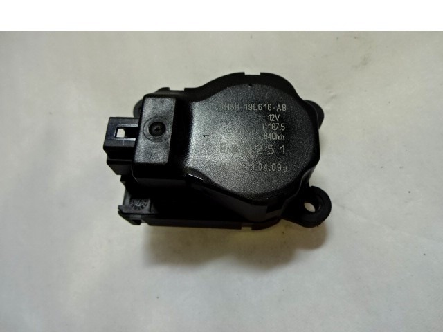 MOTORCEK OGREVANJA OEM N. 3M5H-19E616-AB ORIGINAL REZERVNI DEL FORD KUGA MK1 (05/2008 - 2012) DIESEL LETNIK 2009