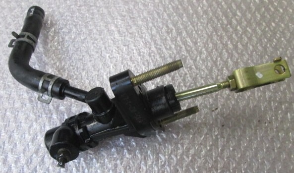 ZAVORNI CILINDER OEM N. 4720752021 ORIGINAL REZERVNI DEL TOYOTA YARIS P1 MK1 (03/1999 - 03/2003) BENZINA LETNIK 2002