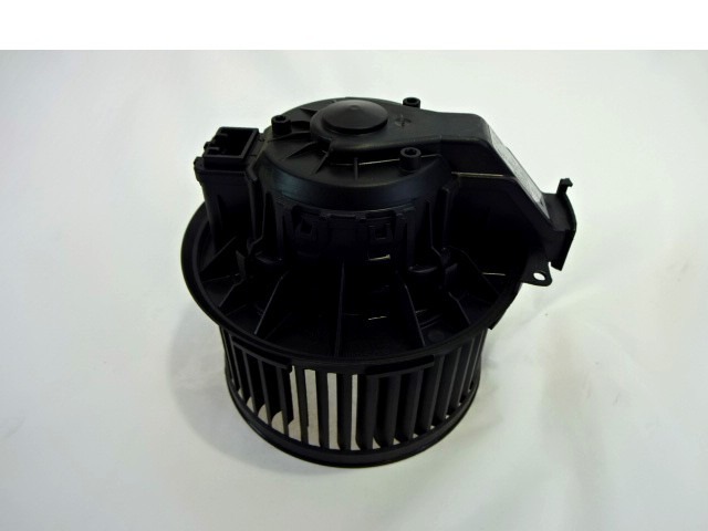 VENTILATOR  KABINE  OEM N. VP8E2H18456-AA ORIGINAL REZERVNI DEL FORD FIESTA CB1 CNN MK6 (09/2008 - 11/2012) BENZINA/GPL LETNIK 2009