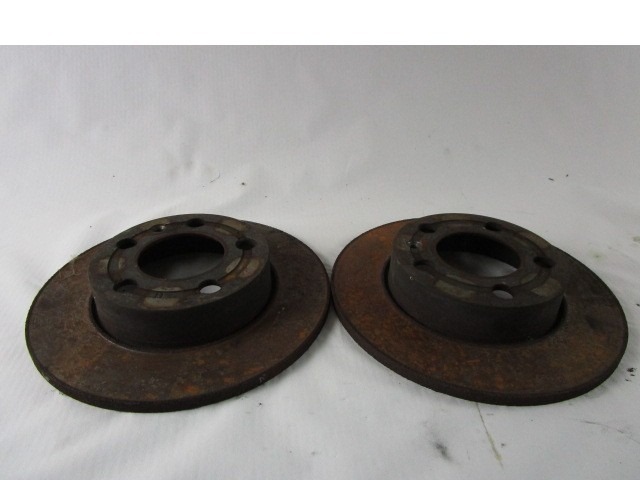 ZADNJI ZAVORNI DISKI OEM N. 1J0615601Q ORIGINAL REZERVNI DEL AUDI TT 8N (1998 - 2006) BENZINA LETNIK 2000