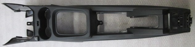 PLASTIKA MED SEDEZI BREZ NASLONJALA ROK OEM N. 13249737 ORIGINAL REZERVNI DEL OPEL MERIVA A X03 R (2006 - 2010) BENZINA LETNIK 2007