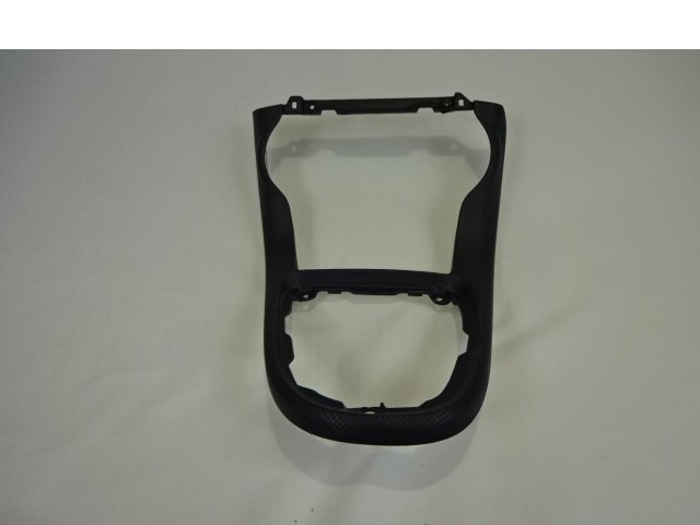 SREDINSKA KONZOLA  OEM N. 735431188 ORIGINAL REZERVNI DEL FIAT BRAVO 198 (02/2007 - 2010) BENZINA/GPL LETNIK 2009