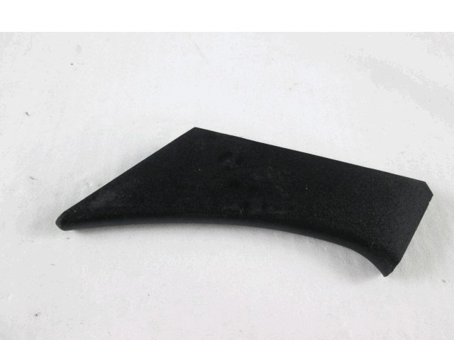 ZUNANJI PROFILI IN LETVE OEM N. 1H680724501C ORIGINAL REZERVNI DEL VOLKSWAGEN GOLF III 1H1 1E7 1H5 MK3 (08/1992 - 07/1998) BENZINA LETNIK 1992