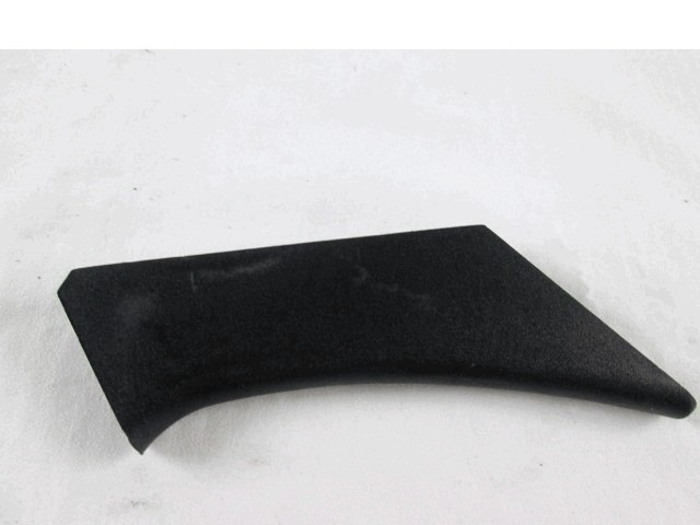 ZUNANJI PROFILI IN LETVE OEM N. 1H680724501C ORIGINAL REZERVNI DEL VOLKSWAGEN GOLF III 1H1 1E7 1H5 MK3 (08/1992 - 07/1998) BENZINA LETNIK 1992