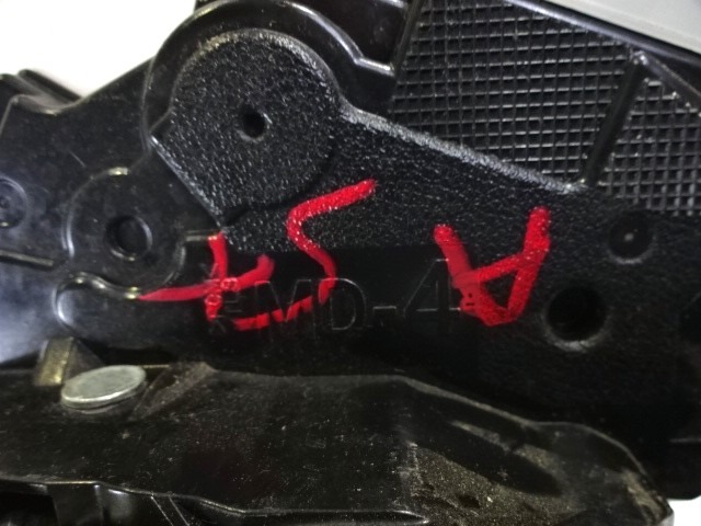 CENTRALNO ZAKLEPANJE PREDNIH LEVIH VRAT OEM N. 6905052220 ORIGINAL REZERVNI DEL SUBARU TREZIA (2011 - 2014)DIESEL LETNIK 2011