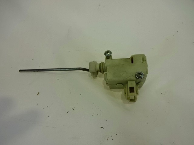 ZAKLEP LOPUTE GORIVA OEM N. 6Q6810773C ORIGINAL REZERVNI DEL VOLKSWAGEN POLO 9N R (2005 - 10/2009) BENZINA LETNIK 2005