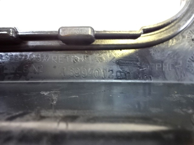 PLASTIKA MED SEDEZI BREZ NASLONJALA ROK OEM N. 7589K2 ORIGINAL REZERVNI DEL CITROEN C3 / PLURIEL MK1R (09/2005 - 11/2010) DIESEL LETNIK 2008